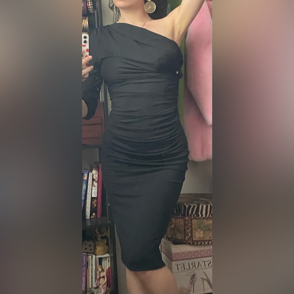 Elegant Black One-Shoulder Long Dress